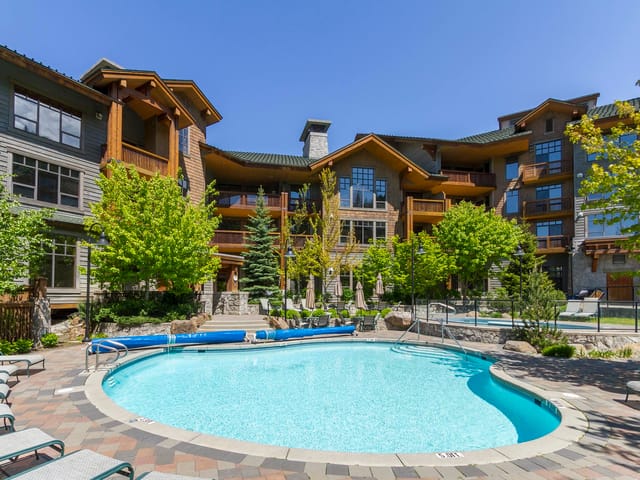 Apartment for sale in Whistler, Whistler, 416 2202 Gondola Way, 263177680 | Realtylink.org