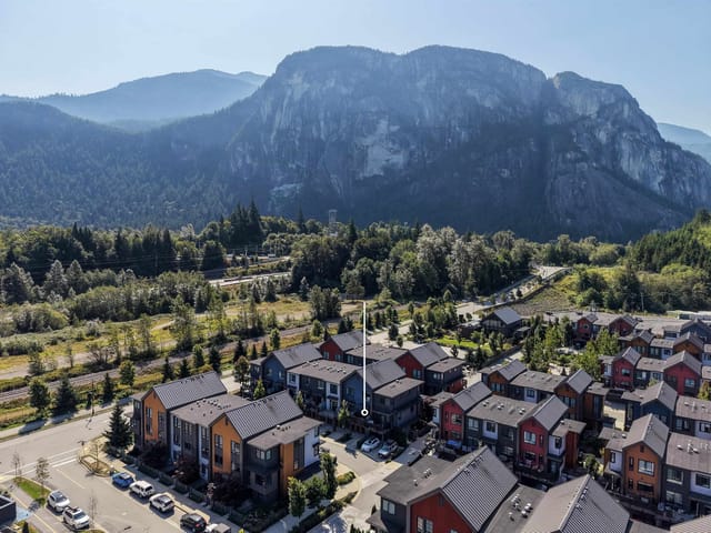 Townhouse for sale in Squamish, Squamish, 1374 Marinaside Place, 263177732 | Realtylink.org