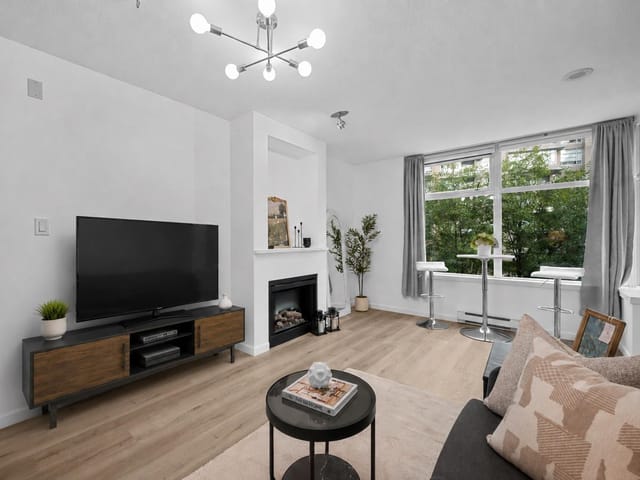 Apartment for sale in Burnaby, Burnaby North, 303 9288 University Crescent, 263177964 | Realtylink.org