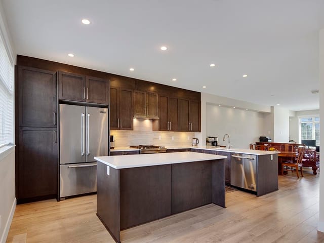 Townhouse for sale in Surrey, South Surrey White Rock, 16439 24 Avenue, 263178029 | Realtylink.org