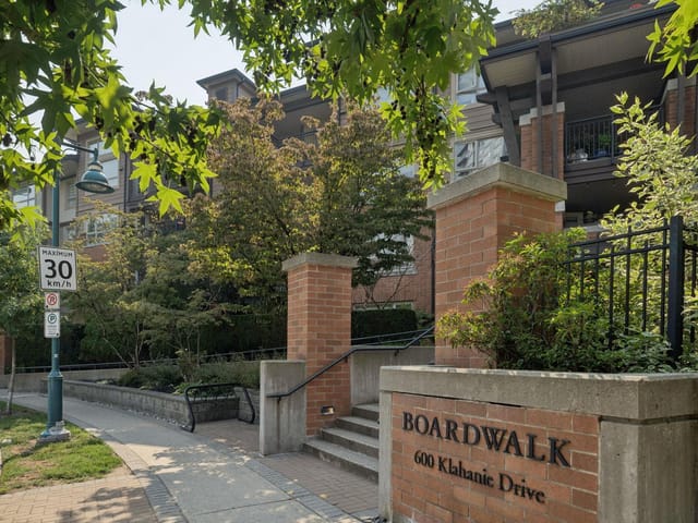 Apartment for sale in Port Moody, Port Moody, 109 600 Klahanie Drive, 263178073 | Realtylink.org