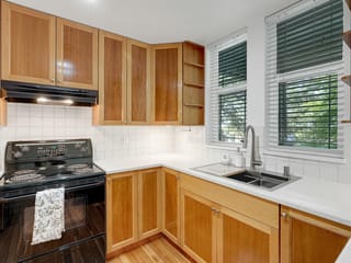 Apartment for sale in Surrey, South Surrey White Rock, 211 15350 16a Avenue, 263178079 | Realtylink.org