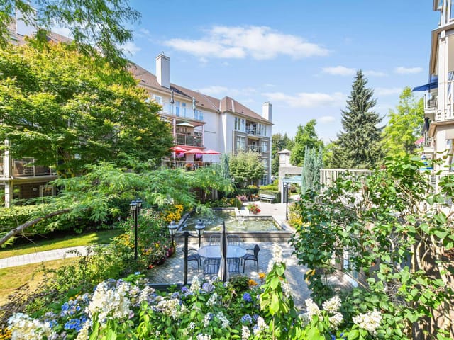 Apartment for sale in Surrey, South Surrey White Rock, 214 15350 19a Avenue, 263178273 | Realtylink.org