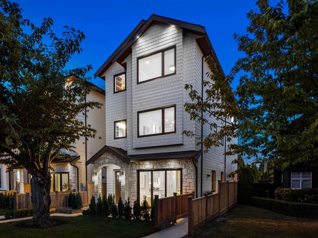 1/2 Duplex for sale in Burnaby, Burnaby North, 2 6682 Napier Street, 263178935 | Realtylink.org