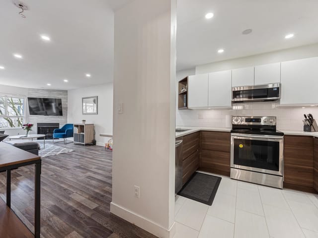 Apartment for sale in Burnaby, Burnaby South, 205 7465 Sandborne Avenue, 263178943 | Realtylink.org