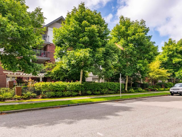 Apartment for sale in Surrey, South Surrey White Rock, 101 15188 22 Avenue, 263178955 | Realtylink.org