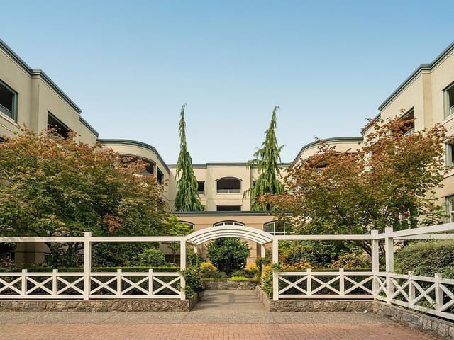 Apartment for sale in Surrey, South Surrey White Rock, 203 1725 128 Street, 263179108 | Realtylink.org