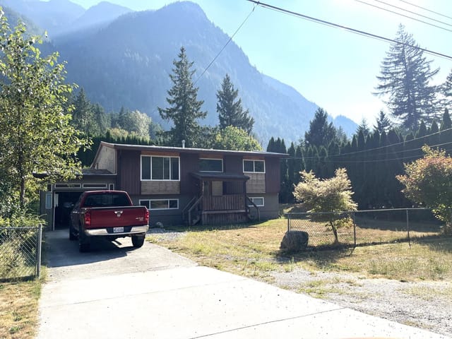 House for sale in Hope, Hope & Area, 320 Robertson Crescent, 263179222 | Realtylink.org