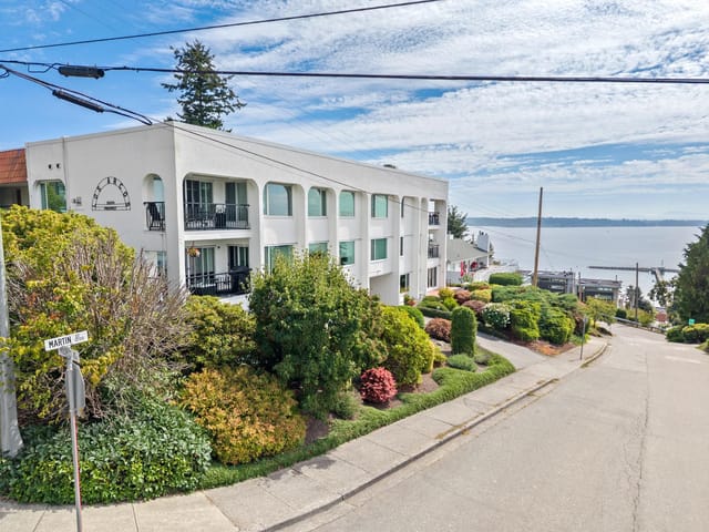 Apartment for sale in White Rock, South Surrey White Rock, 204 15070 Prospect Avenue, 263179885 | Realtylink.org