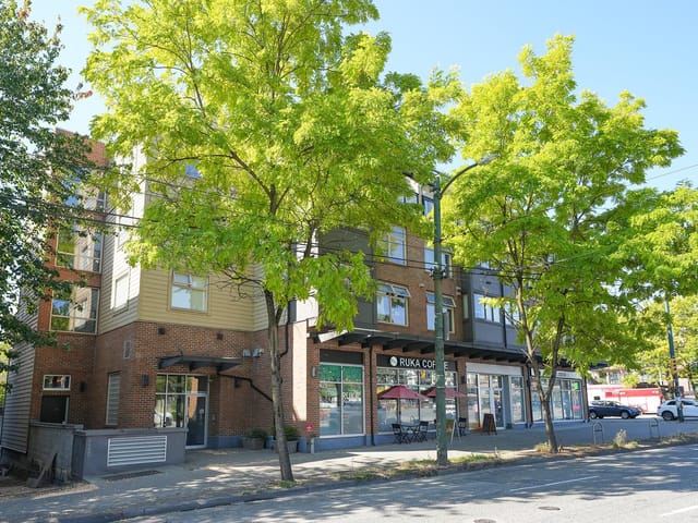 Apartment for sale in Vancouver, Vancouver East, 403 2408 E Broadway, 263179947 | Realtylink.org