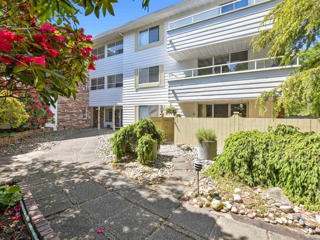 Apartment for sale in White Rock, South Surrey White Rock, 206 15010 Roper Avenue, 263179955 | Realtylink.org