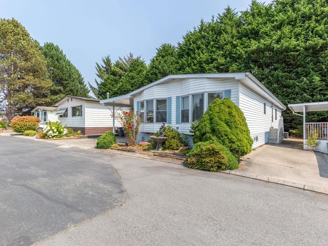 Manufactured Home for sale in Surrey, South Surrey White Rock, 103 2062 King George Boulevard, 263180277 | Realtylink.org