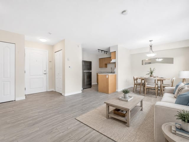 Apartment for sale in White Rock, South Surrey White Rock, 103 14881 Marine Drive Drive, 263180566 | Realtylink.org