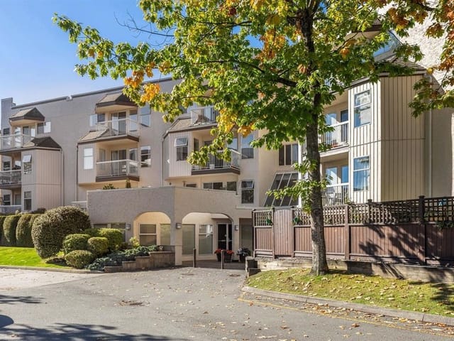Apartment for sale in Surrey, South Surrey White Rock, 210 1860 E Southmere Crescent, 263180775 | Realtylink.org
