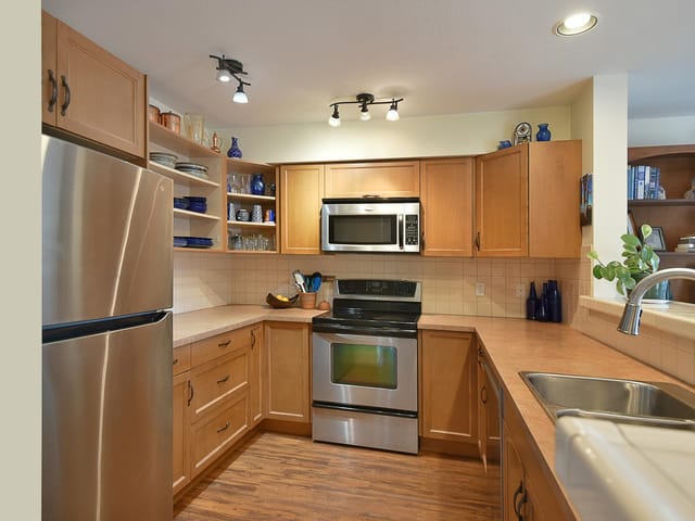 Townhouse for sale in Sechelt, Sunshine Coast, 303 5711 Ebbtide Street, 263180783 | Realtylink.org