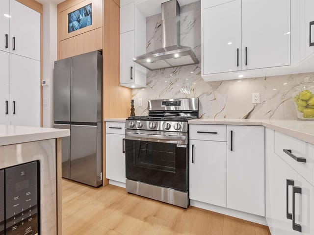 1/2 Duplex for sale in Surrey, South Surrey White Rock, 102 16693 16 Avenue, 263180838 | Realtylink.org
