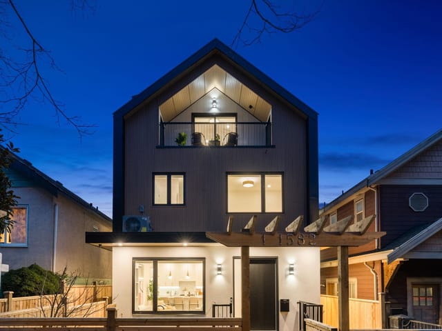1/2 Duplex for sale in Vancouver, Vancouver East, 1 1582 E 2nd Avenue, 263180885 | Realtylink.org