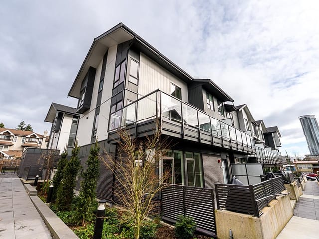 Townhouse for sale in Burnaby, Burnaby East, 207 7161 17th Avenue, 263181037 | Realtylink.org