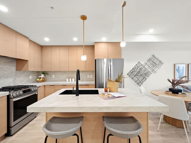 Apartment for sale in Surrey, South Surrey White Rock, 208 15353 17 Avenue, 263181263 | Realtylink.org