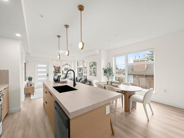 Apartment for sale in Surrey, South Surrey White Rock, 304 15353 17 Avenue, 263181265 | Realtylink.org