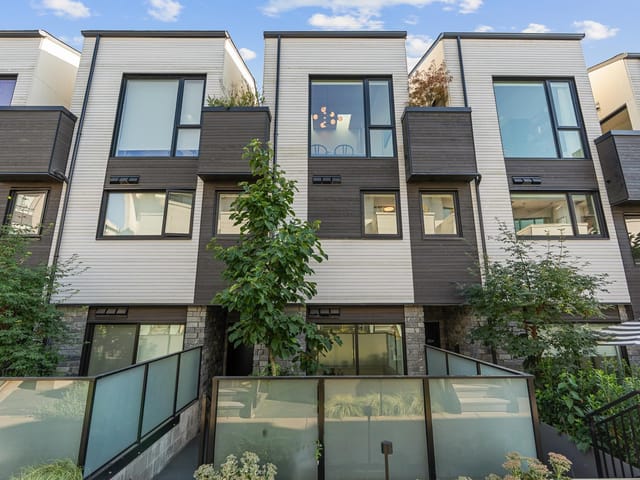 Townhouse for sale in North Vancouver, North Vancouver, 203 650 E 2nd Street, 263181533 | Realtylink.org