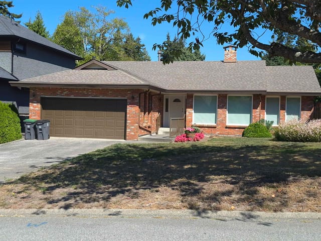 House for sale in Surrey, South Surrey White Rock, 12719 17a Avenue, 263181896 | Realtylink.org