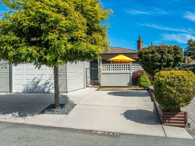 Townhouse for sale in Surrey, South Surrey White Rock, 1 14231 18a Avenue, 263182140 | Realtylink.org