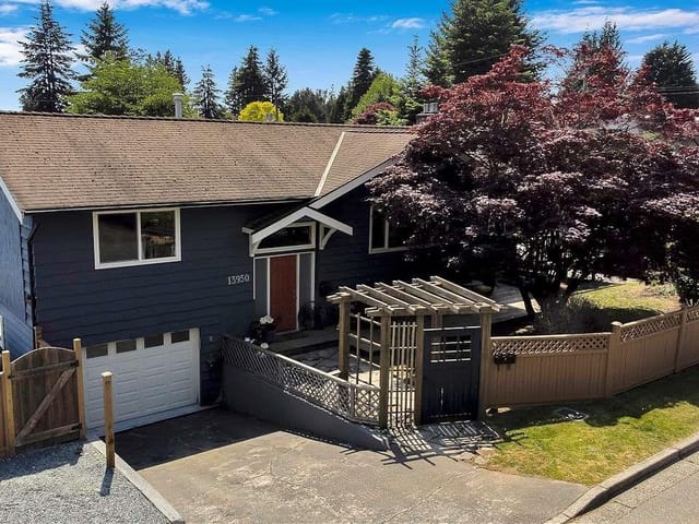 House for sale in White Rock, South Surrey White Rock, 13950 Blackburn Avenue, 263182242 | Realtylink.org