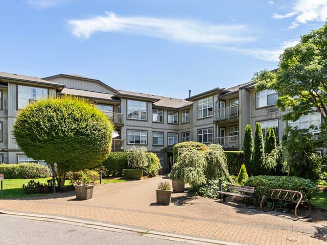 Apartment for sale in Surrey, North Surrey, 212 14885 105 Avenue, 263182340 | Realtylink.org