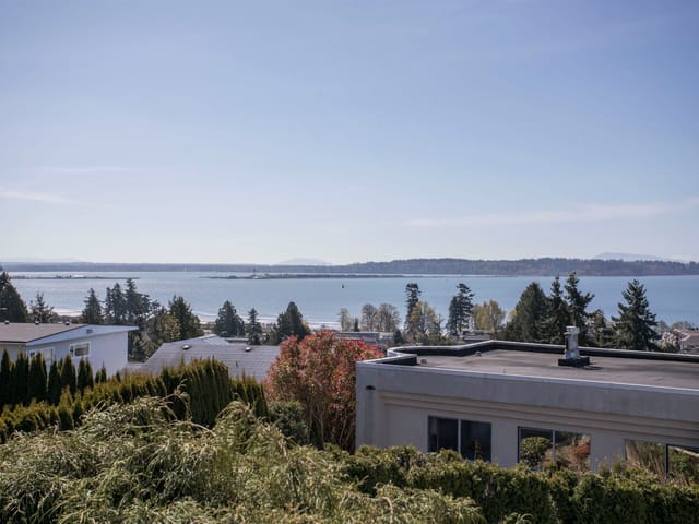 House for sale in White Rock, South Surrey White Rock, 15662 Semiahmoo Avenue, 263182724 | Realtylink.org