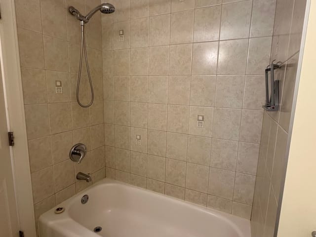 House for rent in North Blackburn, North Vancouver, 171 E Rockland Road, 263182810 | Realtylink.org