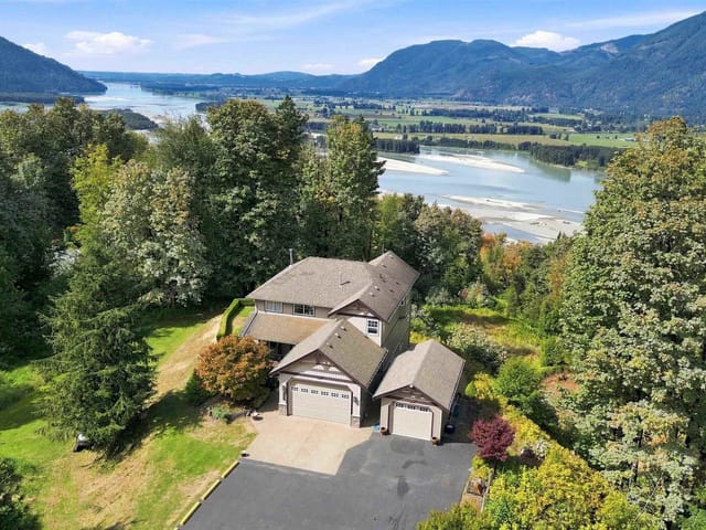 House for sale in Chilliwack, Chilliwack, 43251 Salmonberry Drive, 263183046 | Realtylink.org