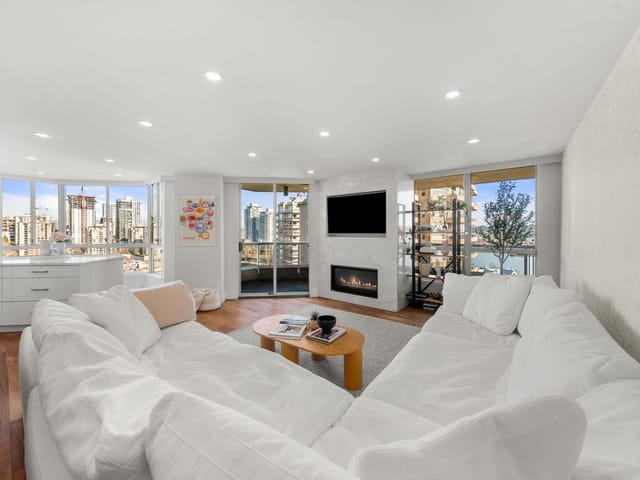 Apartment for sale in New Westminster, New Westminster, 1704 1245 Quayside Drive, 263184113 | Realtylink.org