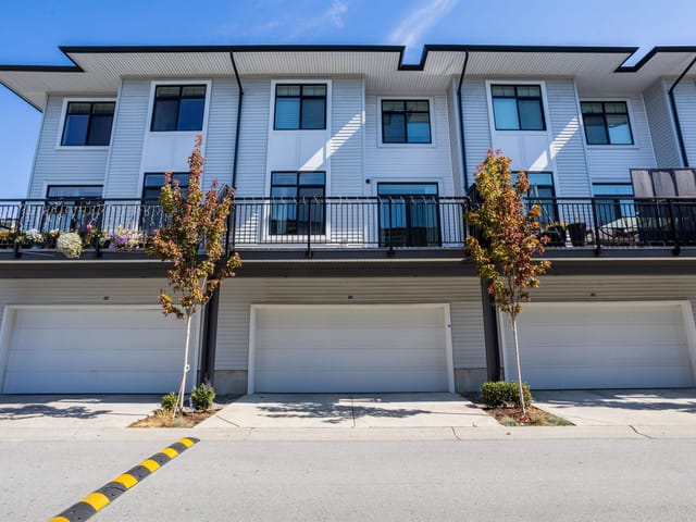 Townhouse for sale in Surrey, Surrey, 33 15235 Sitka Drive, 263184120 | Realtylink.org