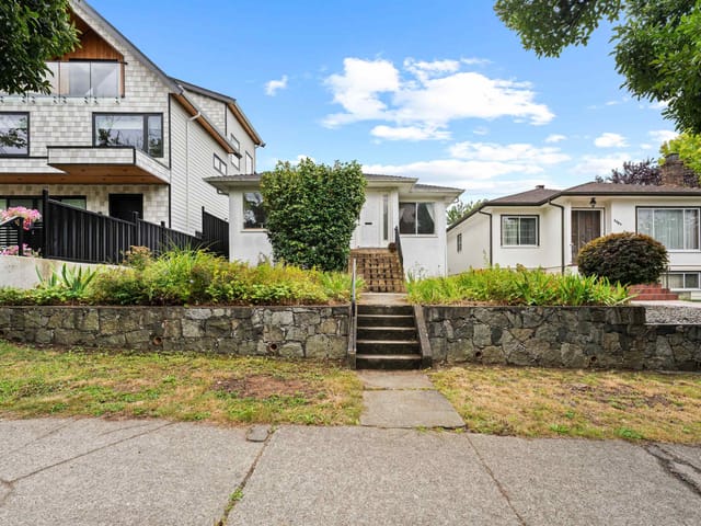 House for sale in Vancouver, Vancouver East, 2608 E 4th Avenue, 263184464 | Realtylink.org