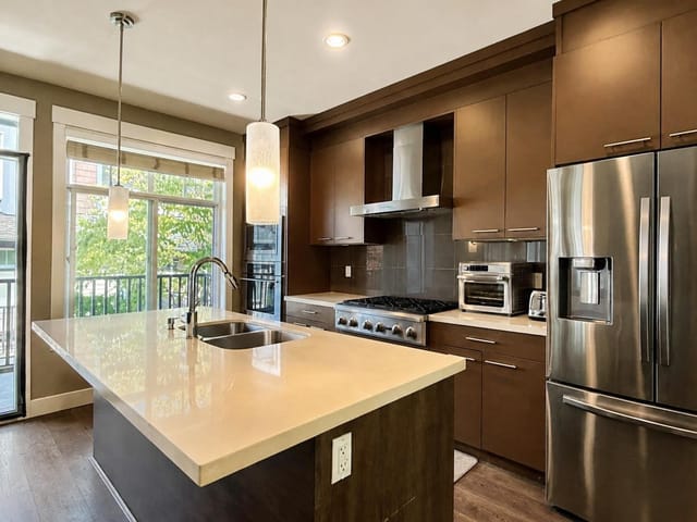 Townhouse for sale in Surrey, South Surrey White Rock, 10 15977 26 Avenue, 263184556 | Realtylink.org