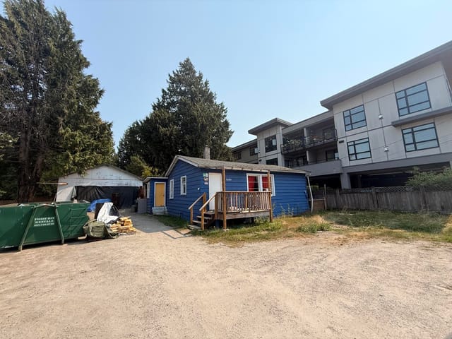 House for sale in Sechelt, Sunshine Coast, 5686 Wharf Avenue, 263184716 | Realtylink.org