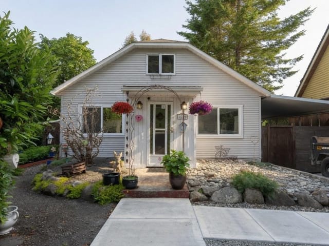 House for sale in Surrey, South Surrey White Rock, 2725 Gordon Avenue, 263185646 | Realtylink.org