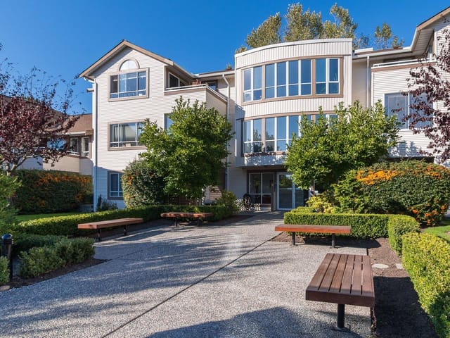 Apartment for sale in White Rock, South Surrey White Rock, 218 15991 Thrift Avenue, 263185831 | Realtylink.org