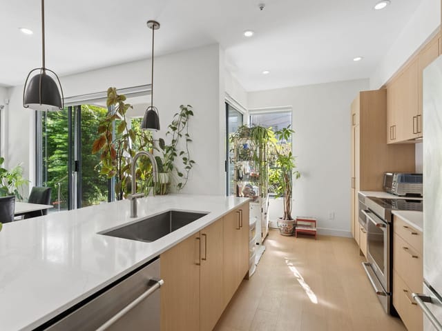 Apartment for sale in West Vancouver, West Vancouver, 2242 Marine Drive, 263186282 | Realtylink.org