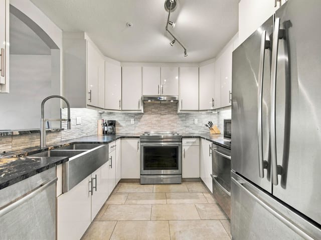 Apartment for sale in Vancouver, Vancouver West, 109 5835 Hampton Place, 263186594 | Realtylink.org