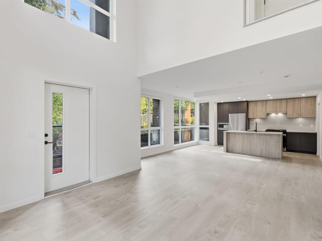 Apartment for sale in Surrey, Cloverdale, 102 6585 195a Street, 263186644 | Realtylink.org