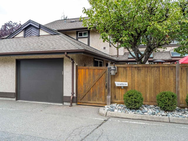 Townhouse for sale in Abbotsford, Abbotsford, 10 34755 Old Yale Road, 263186744 | Realtylink.org