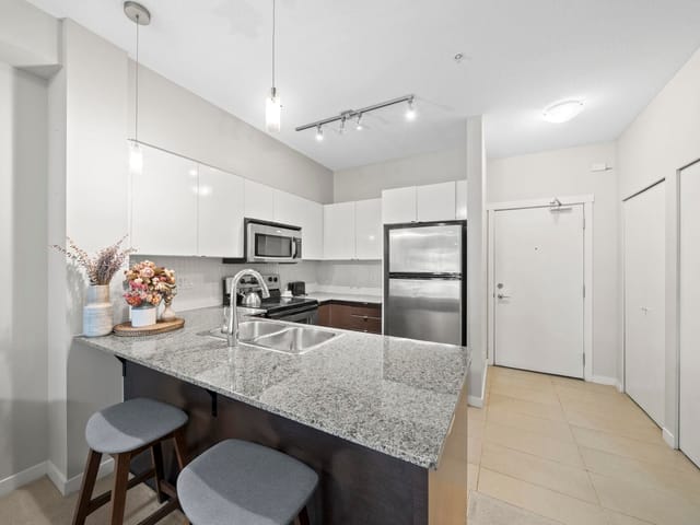 Apartment for sale in Surrey, North Surrey, 216 13733 107a Avenue, 263186848 | Realtylink.org