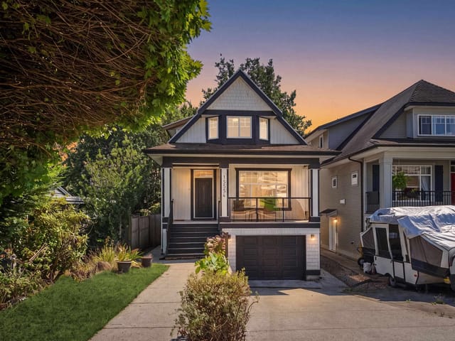 House for sale in White Rock, South Surrey White Rock, 15554 Russell Avenue, 263187120 | Realtylink.org