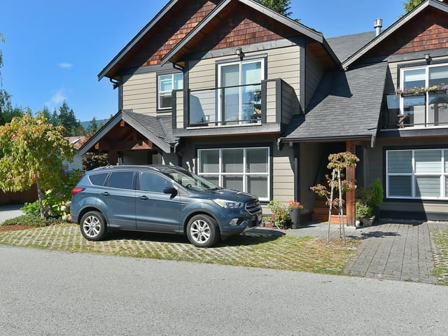 Apartment for sale in Gibsons, Sunshine Coast, 208 518 Shaw Road, 263187232 | Realtylink.org