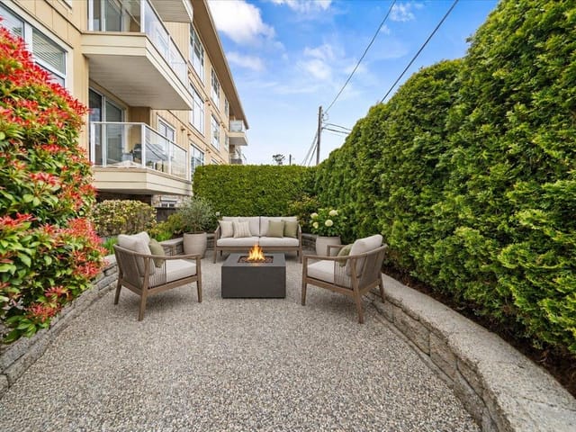 Apartment for sale in White Rock, South Surrey White Rock, 102 15164 Prospect Avenue, 263187286 | Realtylink.org