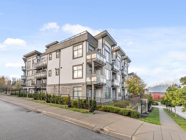 Apartment for sale in Surrey, North Surrey, 309 9983 E Barnston Drive, 263187759 | Realtylink.org