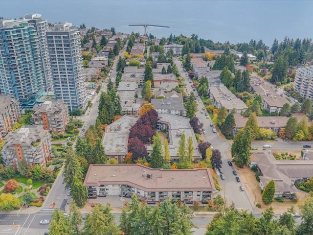 Apartment for sale in White Rock, South Surrey White Rock, 110 15020 North Bluff Road, 263187947 | Realtylink.org