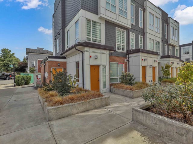 Apartment for sale in Surrey, Cloverdale, 1 18850 72a Avenue, 263187976 | Realtylink.org